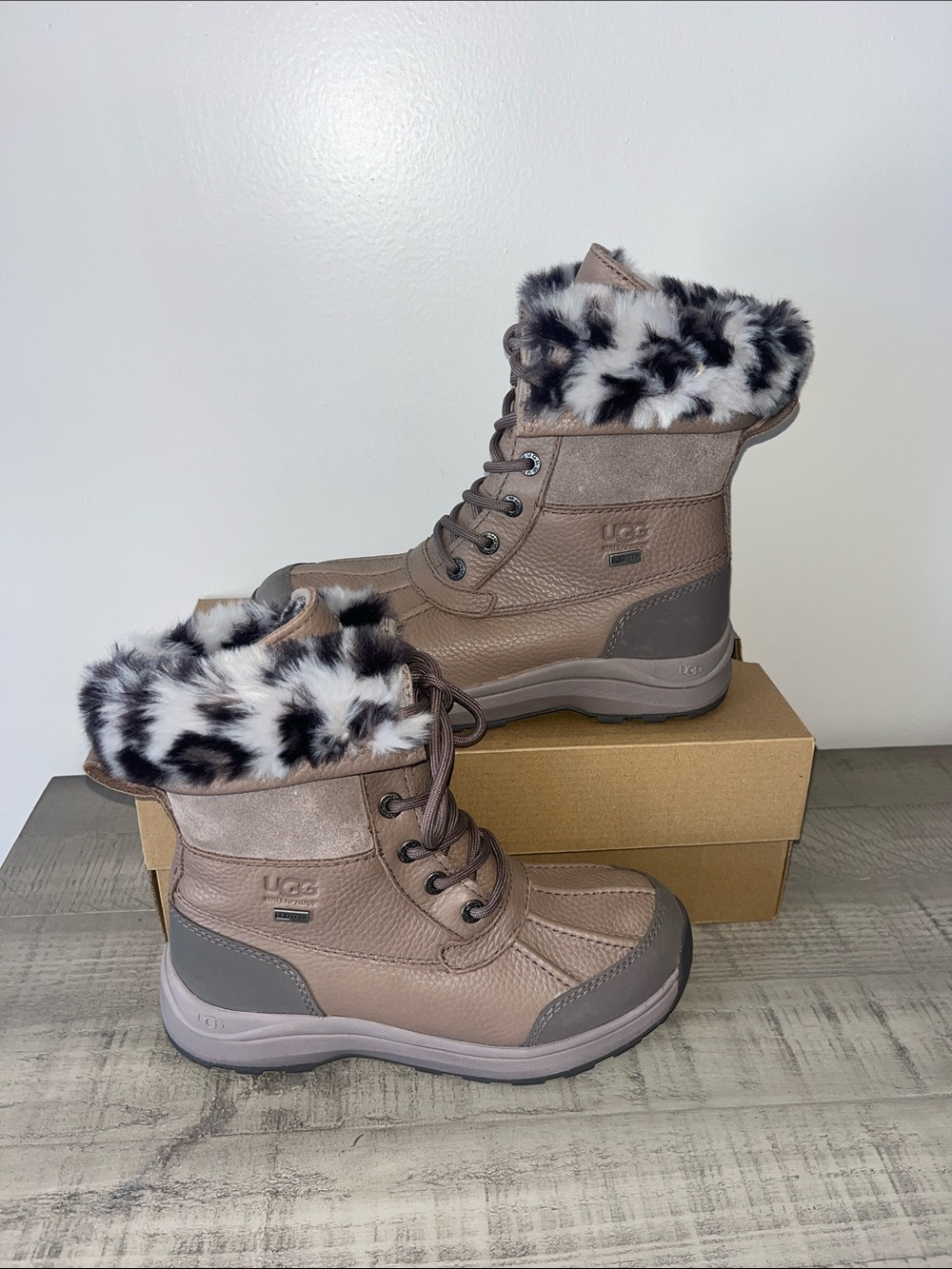 UGG ADIRONDACK
